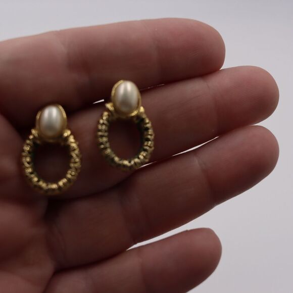 Trifari Vintage Oval Pearl Post Earrings | Oval Gold Tone Frame Costume Jewelry - Picture 7 of 9